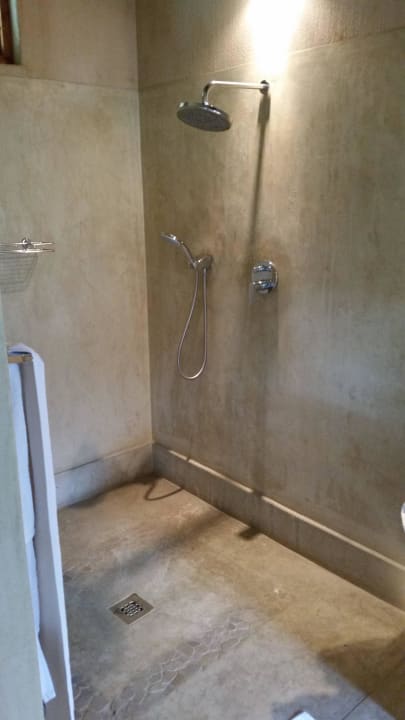 Dusche Emanya@Etosha Lodge
