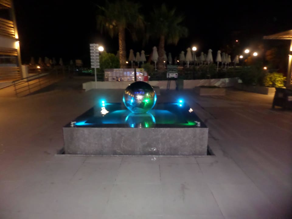 Die schöne Wasserkugel HARPIN Georgioupolis Resort Aquapark & SPA