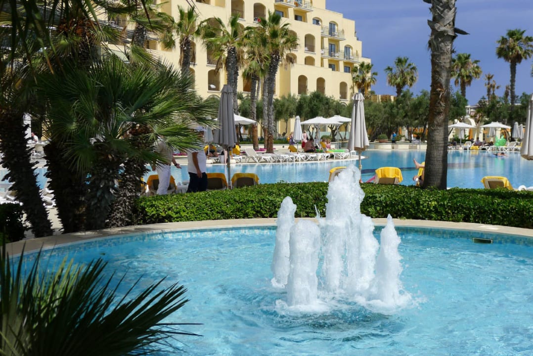 Hauptpool (flach, mehr für Kinder) Hilton Malta