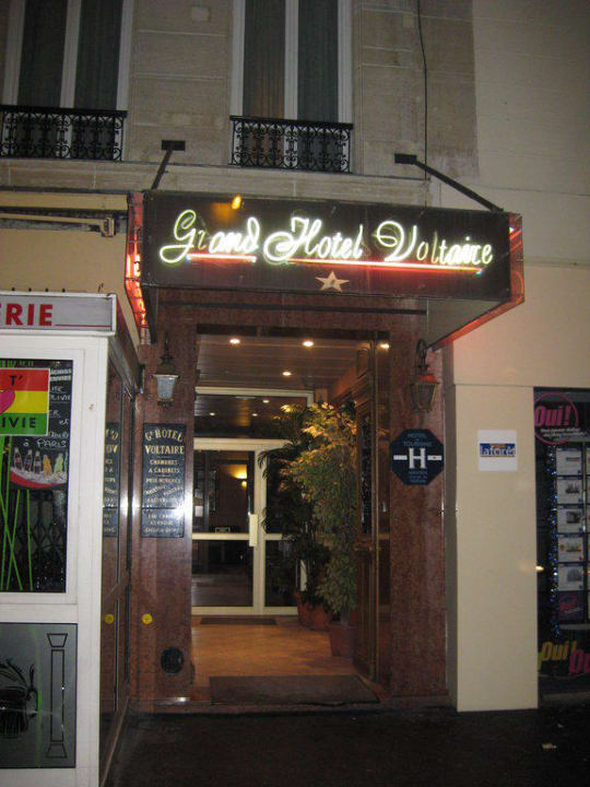 Eingang zum Hotel Grand Hotel Voltaire