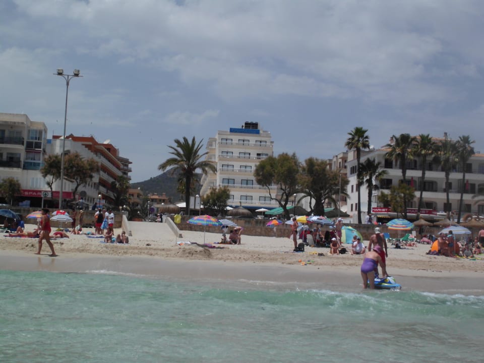 Blick auf das Veronica vom Meer aus R2 Veronica Beach Hotel