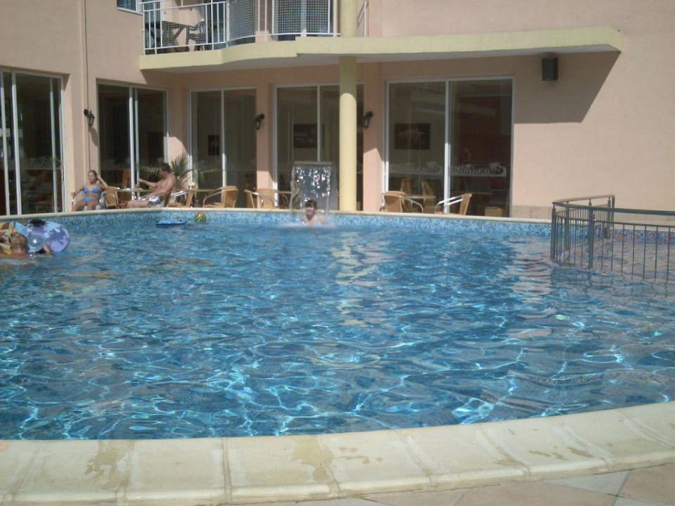 Pool Hotel Bahami