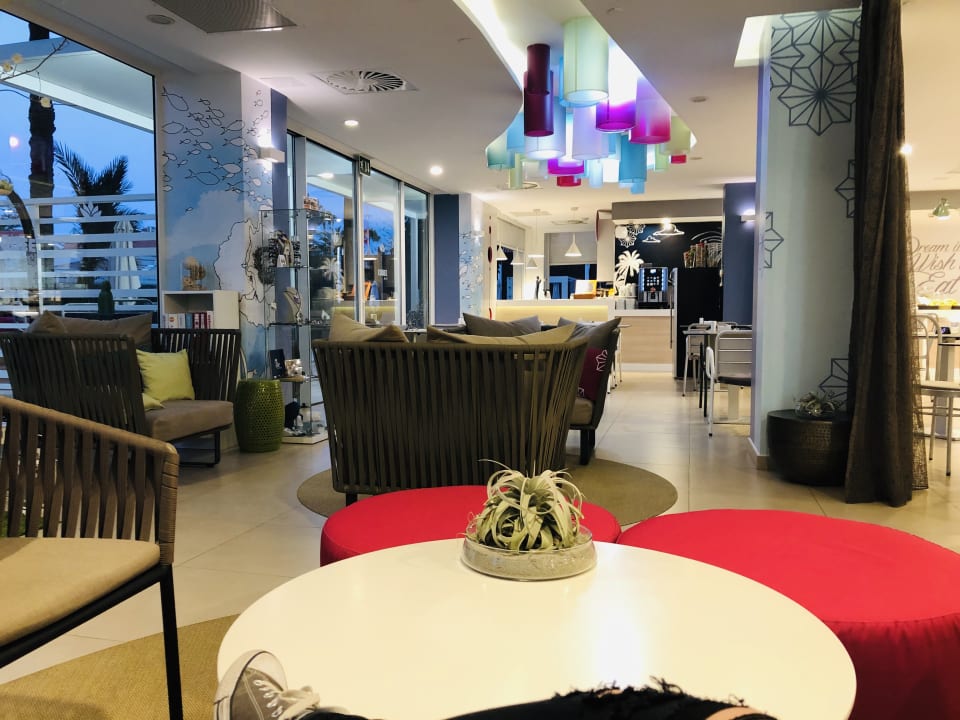 Lobby Hotel LIVVO Anamar Suites