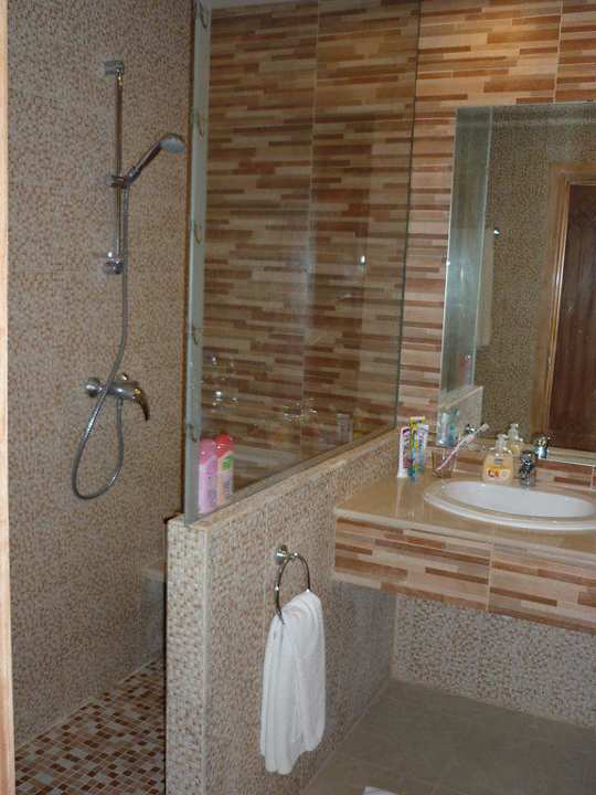 Bad im neu renovierten Zimmer Mahdia Beach & Aquapark