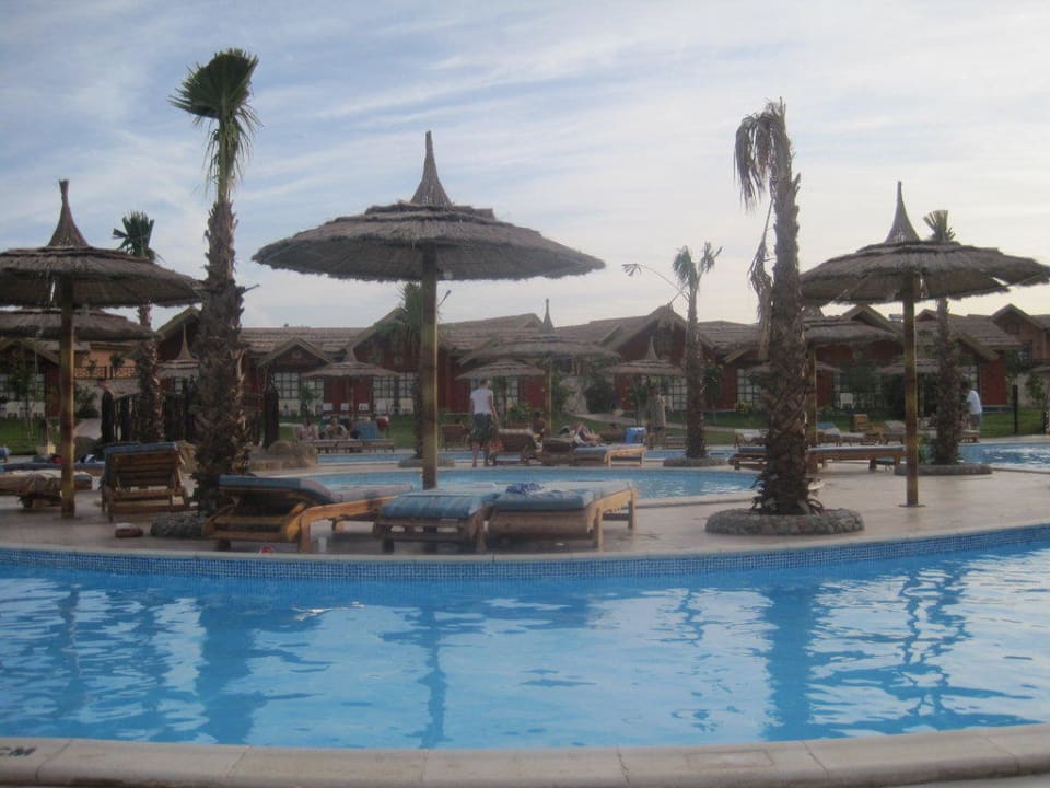 Blick auf Poolbereich Pickalbatros Jungle Aqua Park Resort - Neverland Hurghada