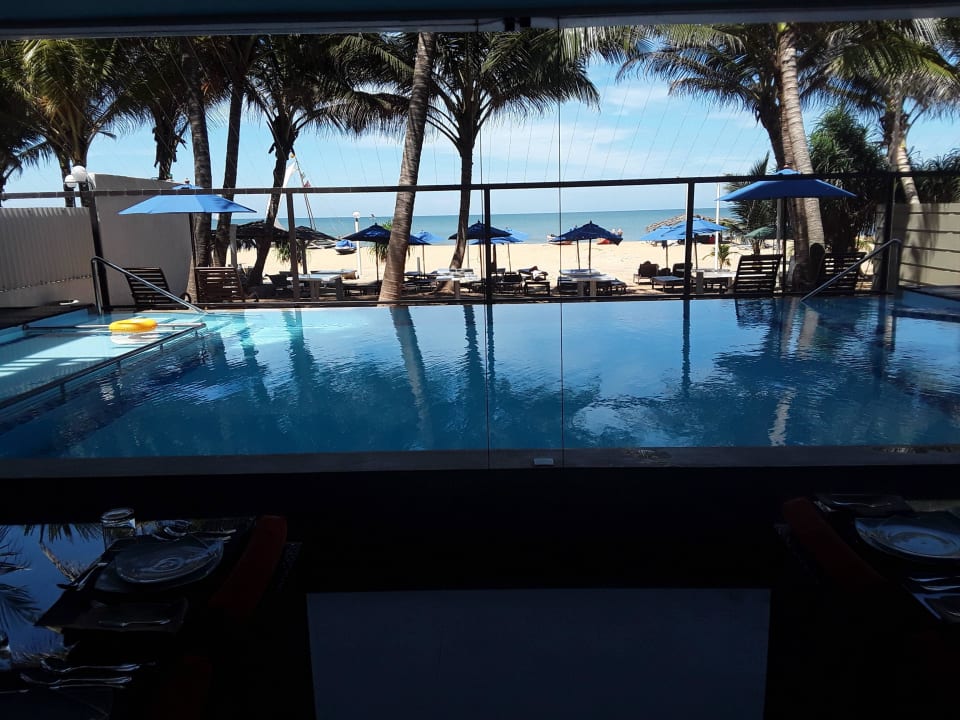 Poolside  Restaurant und Strand Beacon Beach Hotel
