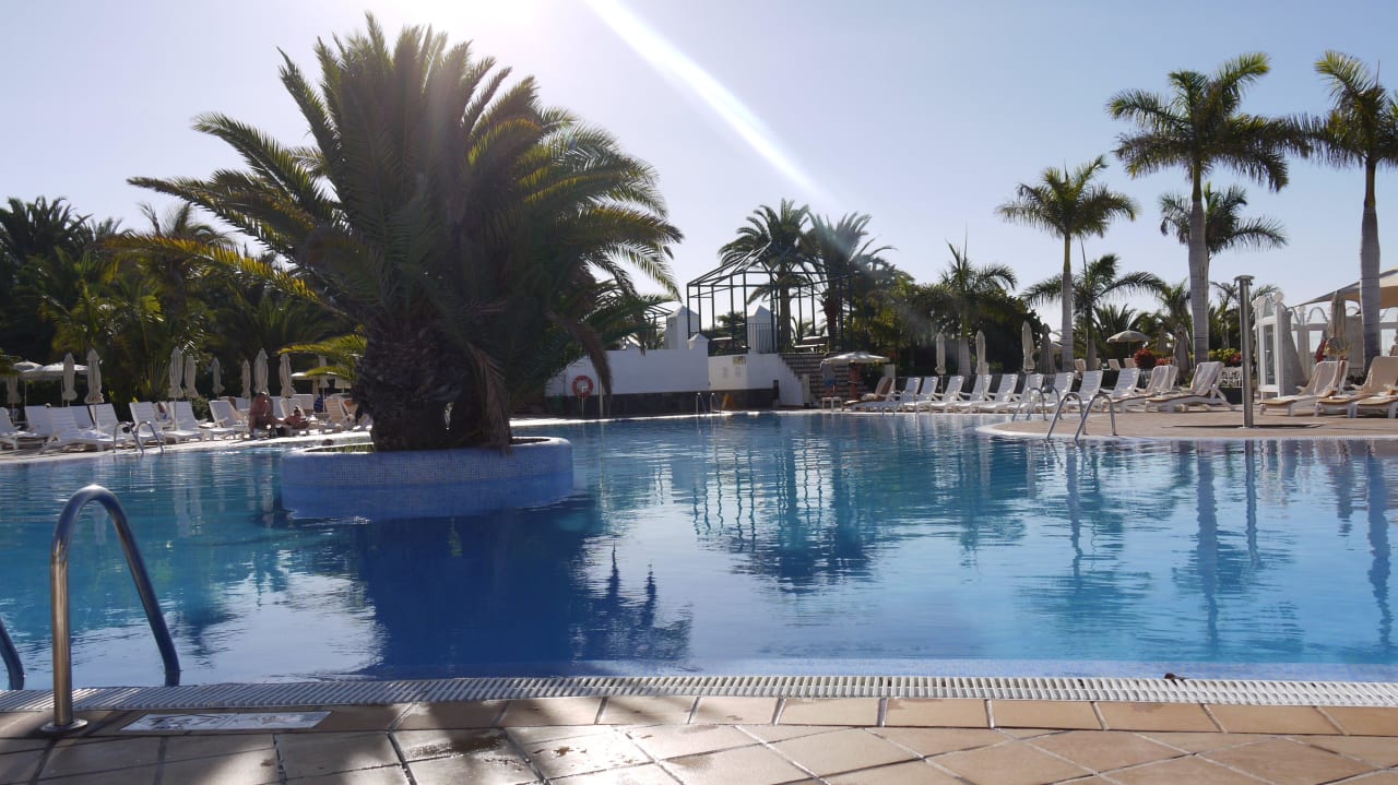 Teil des Pools Hotel Riu Palace Maspalomas Adults Only