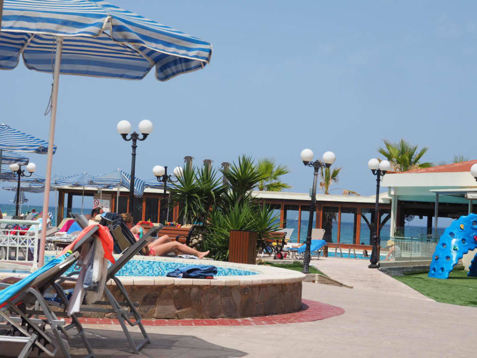 Jacuzzi Tsilivi Beach Hotel