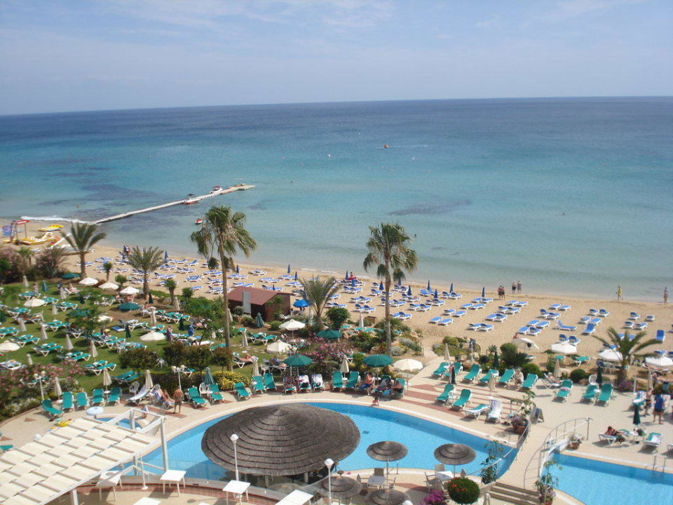 Hotel-Strand mit Liegewiese Hotel Sunrise Beach