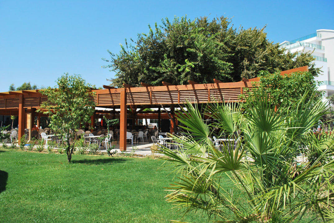 Flamingo (pool) bar Port Nature Luxury Resort & Spa