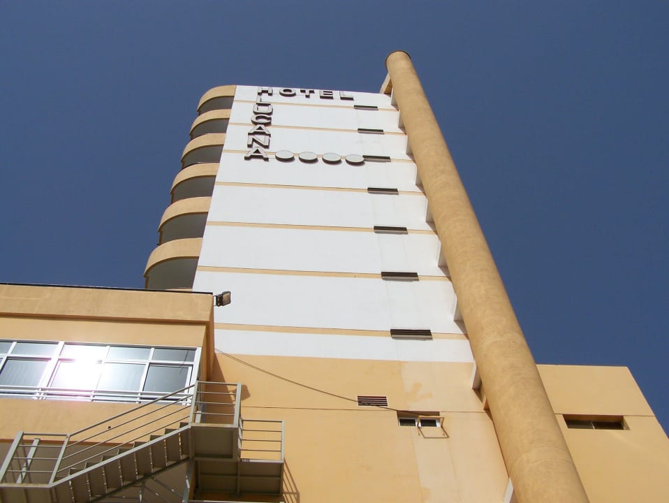 Blick vom Wirlpool auf das Hotel allsun Hotel Lucana