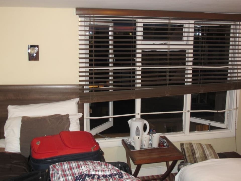 Jalosie mit Zentimeter dicken Staub New Steine Hotel