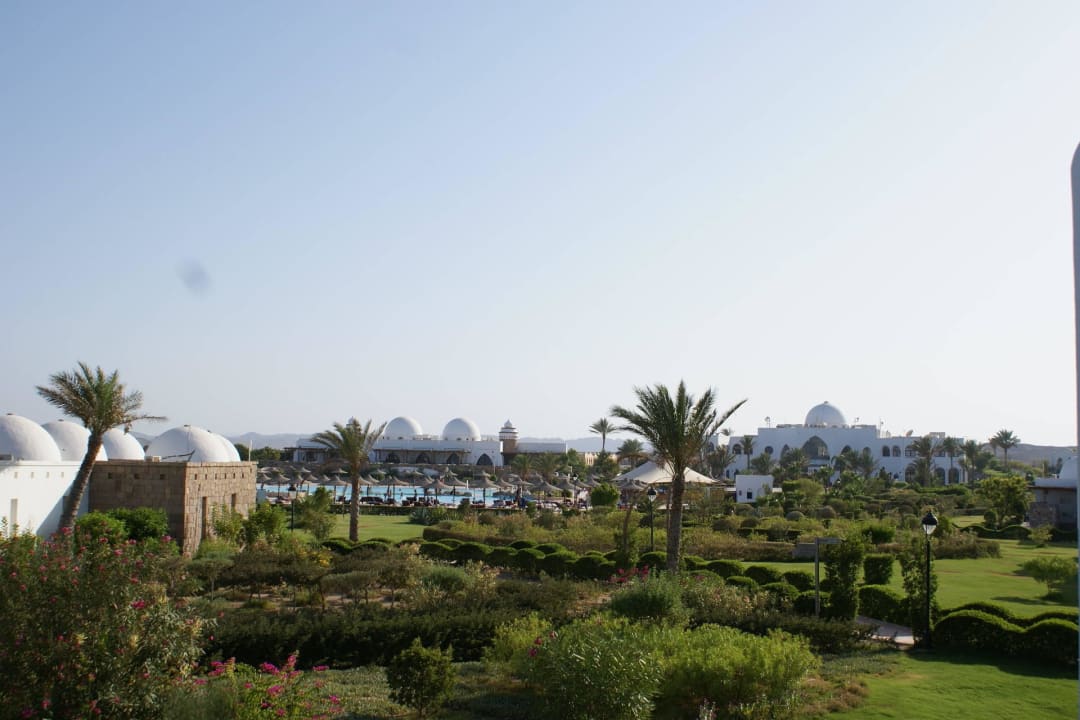 Ausblick nach rechts vom Balkon aus Hotel Gorgonia Beach Resort