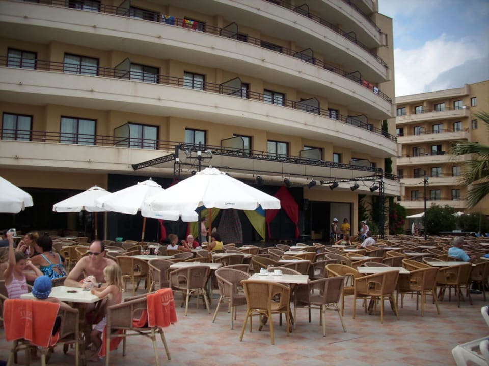 Blick auf die Bühne allsun App.-Hotel Orient Beach