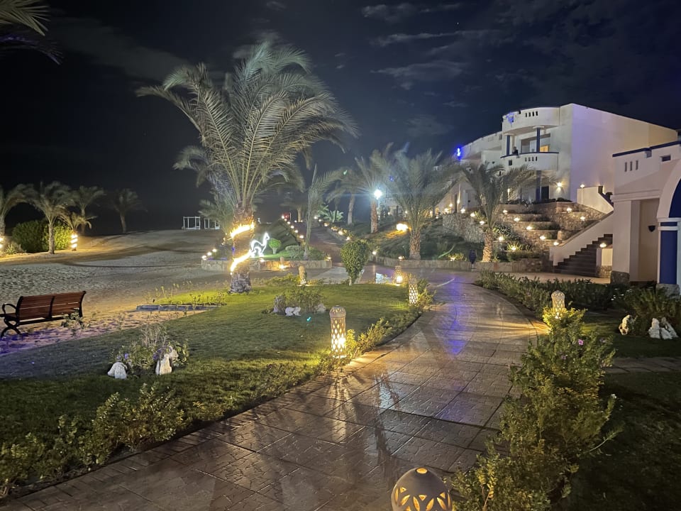 Gartenanlage Coral Sun Beach