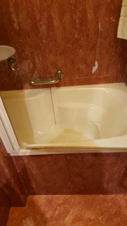 Bad nicht behindertengerecht Hotel Izan Avenue Louise