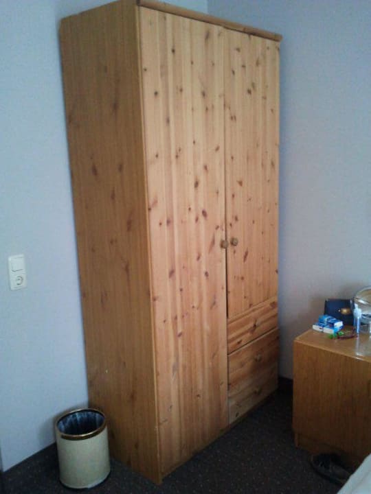Schrank, sauber und ganz Hotel 66