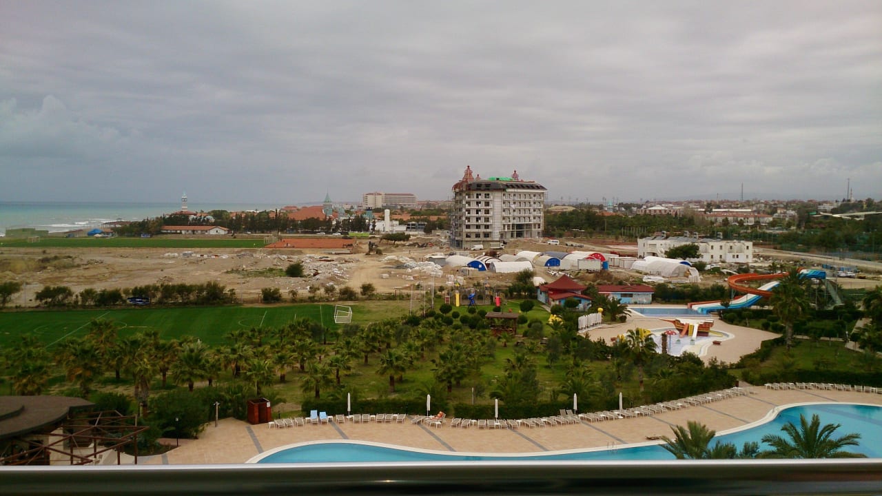 Direkte Sicht aus dem Fenster vom Balkon Seaden Sea World Resort & Spa