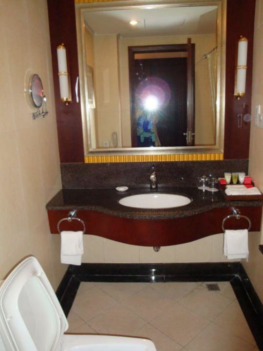 Zimmer 1105 Companionship Hotel