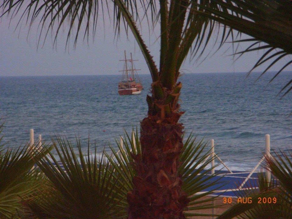 Strand Club Grand Side