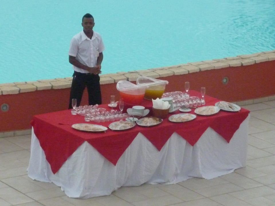 Ein Drink am Abend direkt am Pool Occidental Boa Vista Beach
