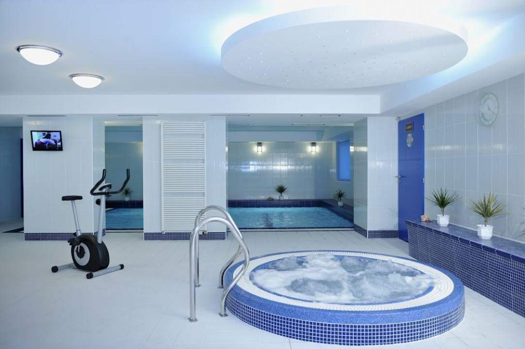 Pool facilities Hotel Tommy