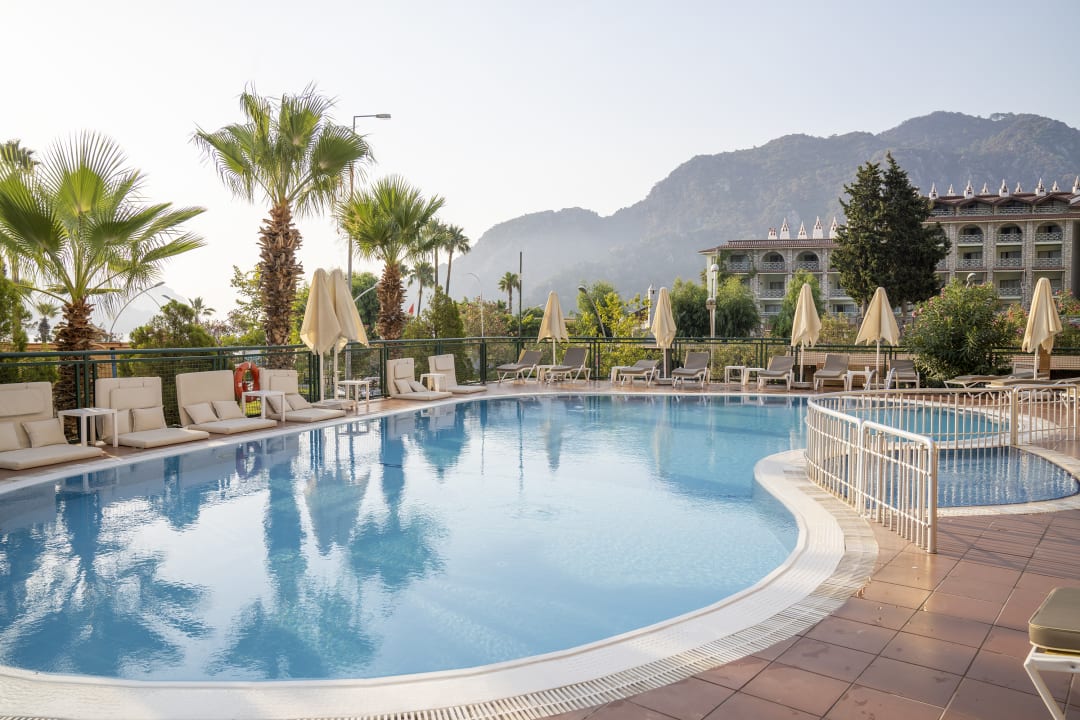 Pool Fortuna Beach Hotel