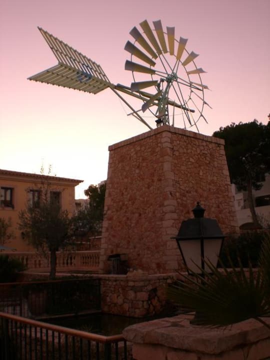 Windmühle am Eingang der Clubanlage ROBINSON CALA SERENA
