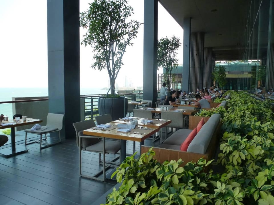 Außenterrasse Frühstück Hilton Pattaya
