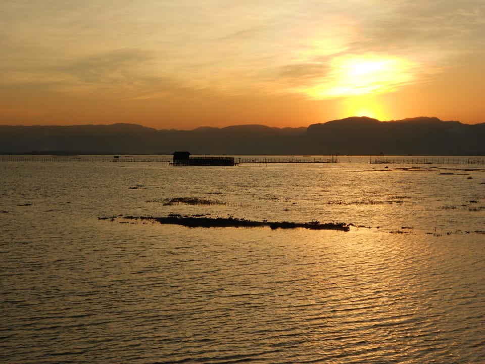 Sonnenuntergang von der Terrasse aus Myanmar Treasure Resort - Inle Lake
