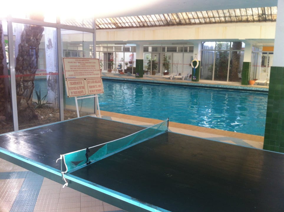 Dreckiger Innenpool Hotel Marhaba Club