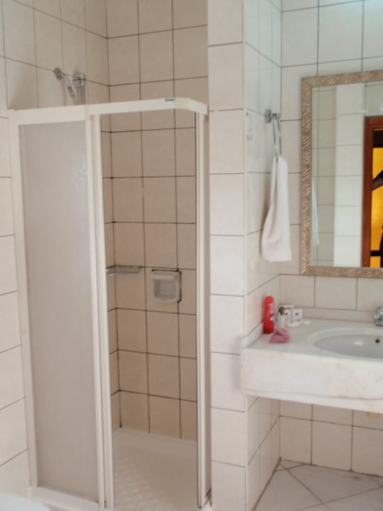 Dusche von oben bis unten verschimmelt Kamelya Aishen Club
