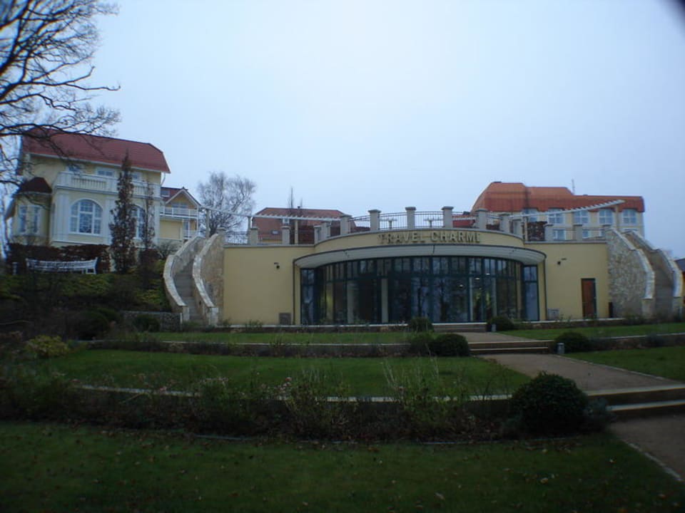 Blick auf den Pool aja Nordperd und Villen Göhren