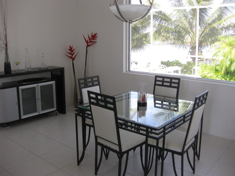 Kleiner Esstisch Villa Lake Lupine