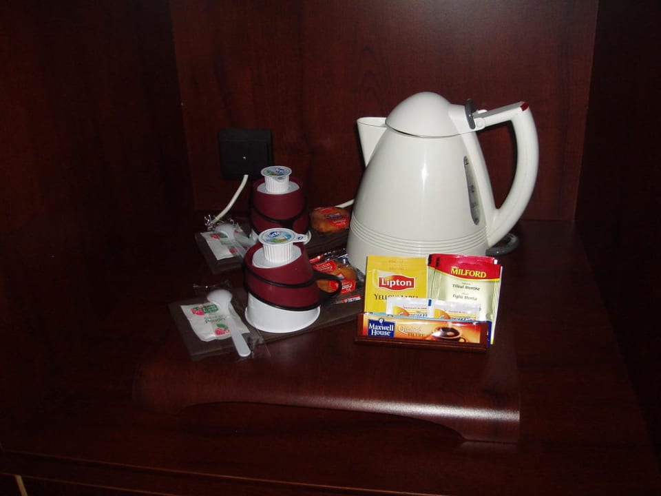 Tee-/ Kaffeeset im Zimmer Concorde Hotel Montparnasse