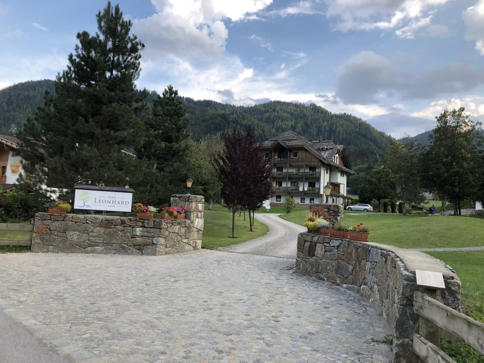 Außenansicht Hotel Das Leonhard - Naturparkhotel am Weissensee