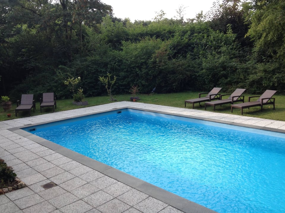 Außenpool Hotel Mercure Düsseldorf-Neuss