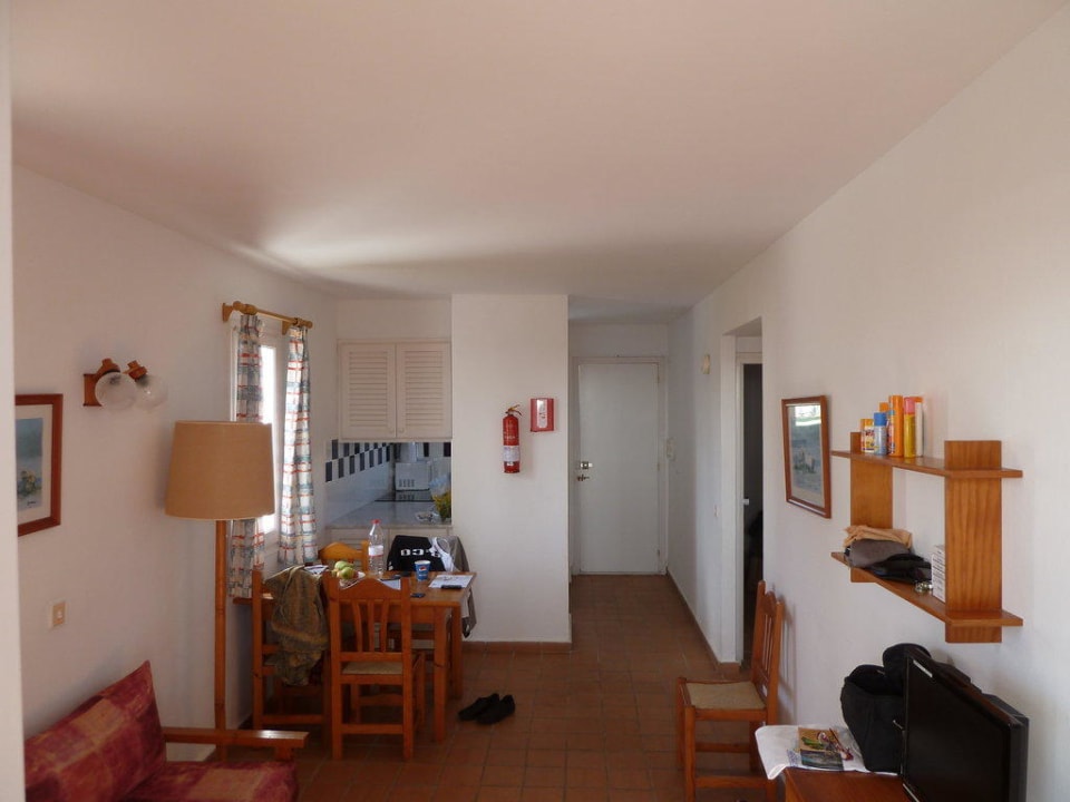 Blick vom Wohnraum Richtung Küche/Ausgangstür Playa Parc Apartments
