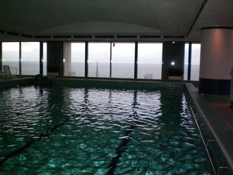 Meerwasser-Schwimmbad mit 30° warmen Ostseewasser. Hotel Neptun