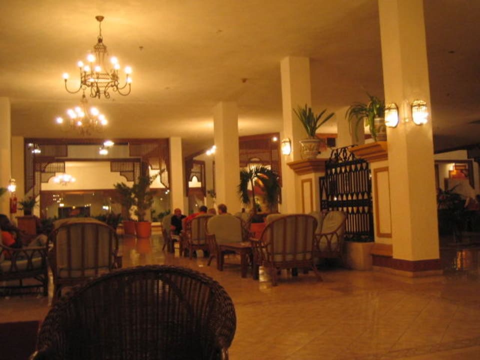 Hotellobby am Abend Occidental Punta Cana
