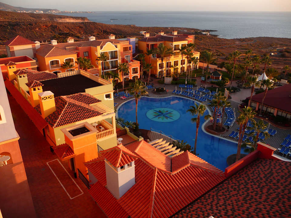 Ausblick vom Zimmer auf das obere Hotel Bahia Principe Sunlight Costa Adeje