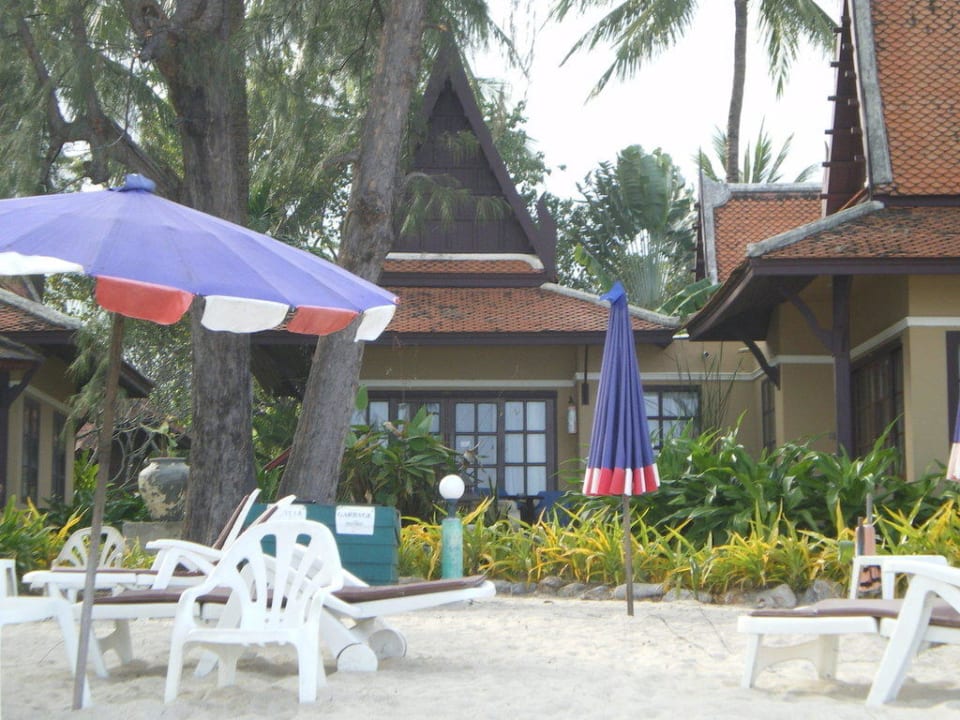 Beachbungalow von Außen The Fair House Beach Resort