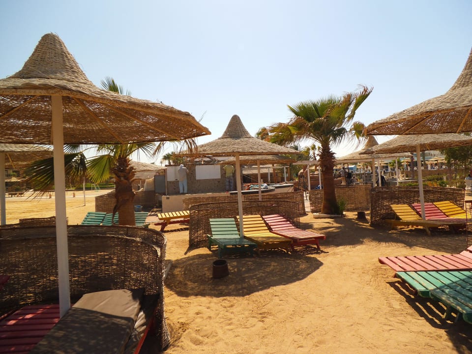 Abriss der beachbar Aladdin Beach Resort