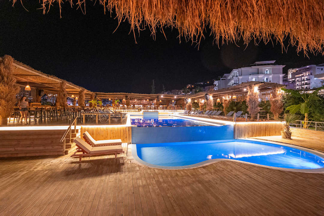 Außenansicht Grand Hotel Saranda