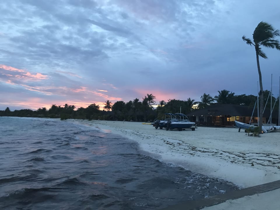 Strand Kuredu Island Resort & Spa