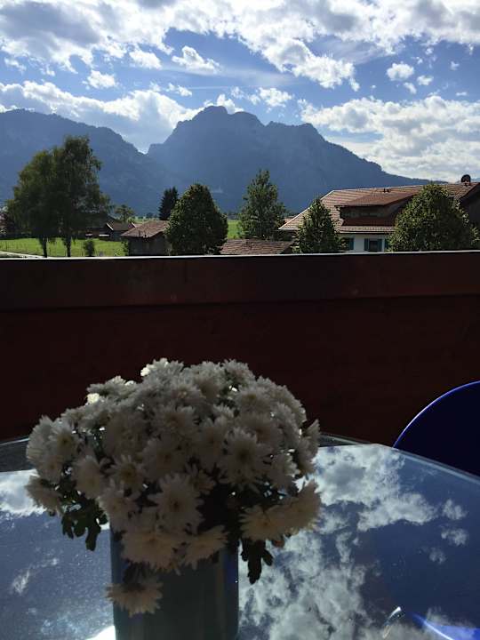 2 Balkone mit See und Bergblick Alpenglück de Luxe Ferienwohnung am Forggensee