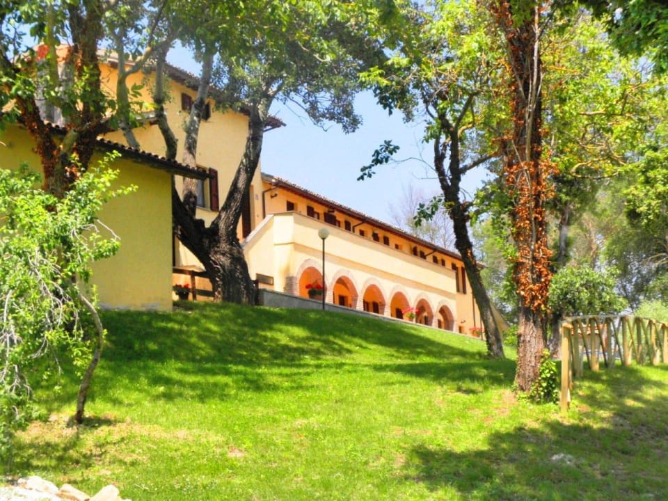 Agriturismo gubbio umbria  Hotel Fattoria il Farneto
