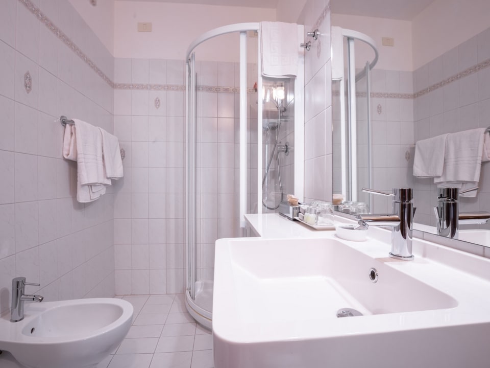 Zimmer Panoramic Hotel Benacus