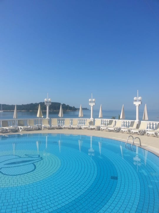 Der Pool am frühen Morgen Maistra Select Island Hotel Katarina