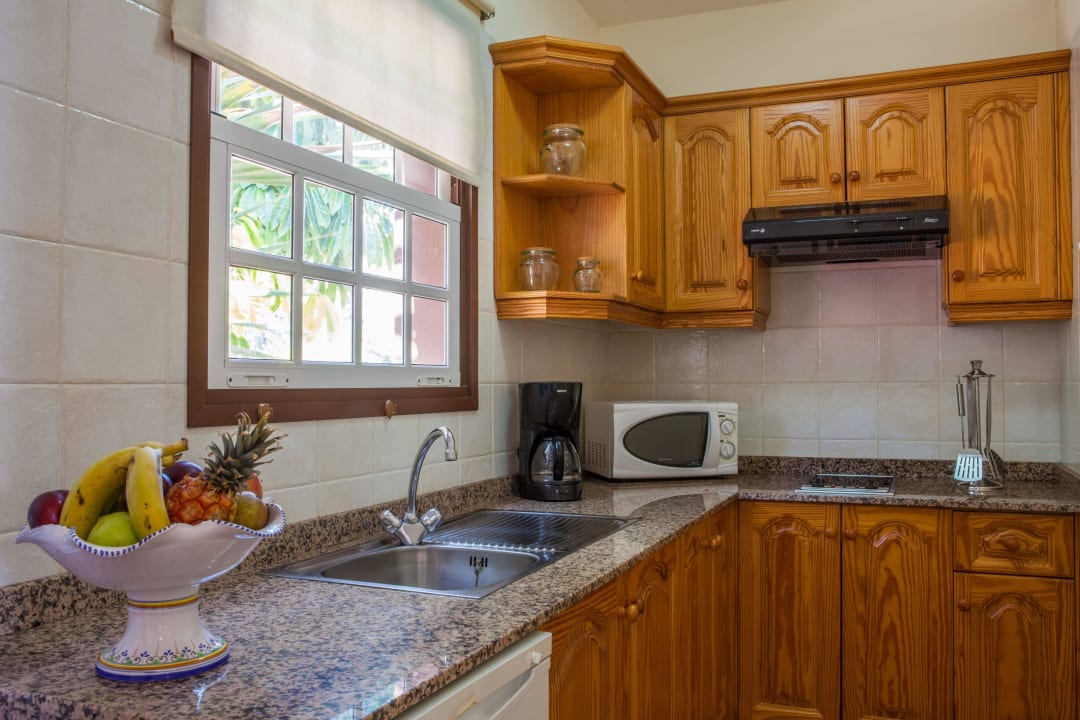 Amplia cocina equipada Apartamentos Oasis San Antonio